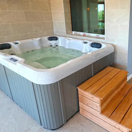 Paradise & Relax Center Хотел 3*