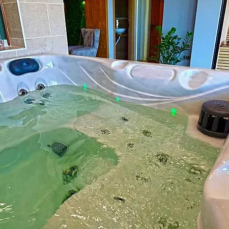 Paradise & Relax Center فندق 3*