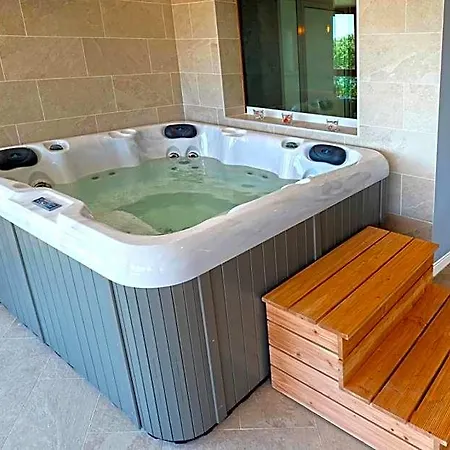 فندق Paradise & Relax Center 3*