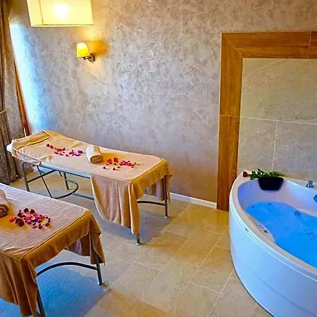 فندق Paradise & Relax Center 3*
