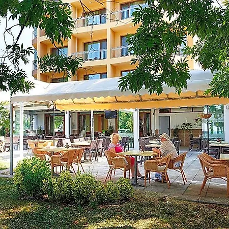 Paradise & Relax Center 3*