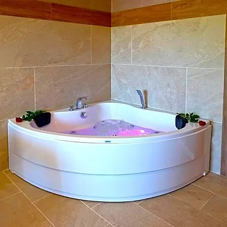 فندق Paradise & Relax Center 3*