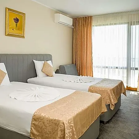 Paradise & Relax Center 3* بوموري