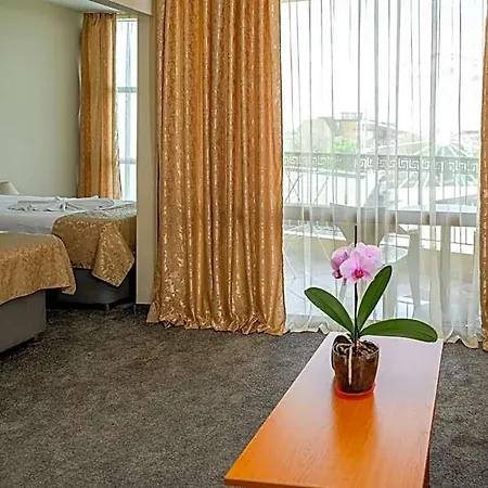 فندق Paradise & Relax Center 3*